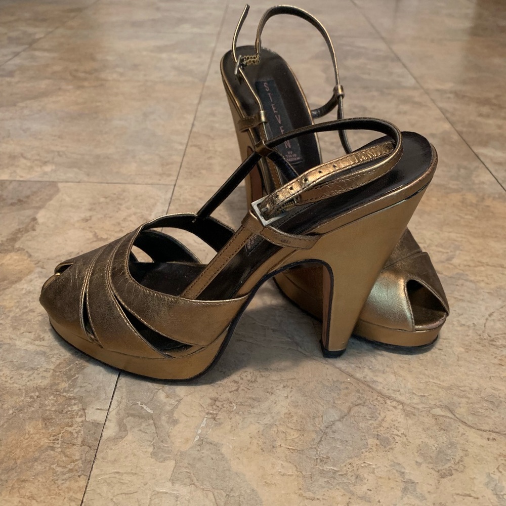 Gold platform heels size 7.5